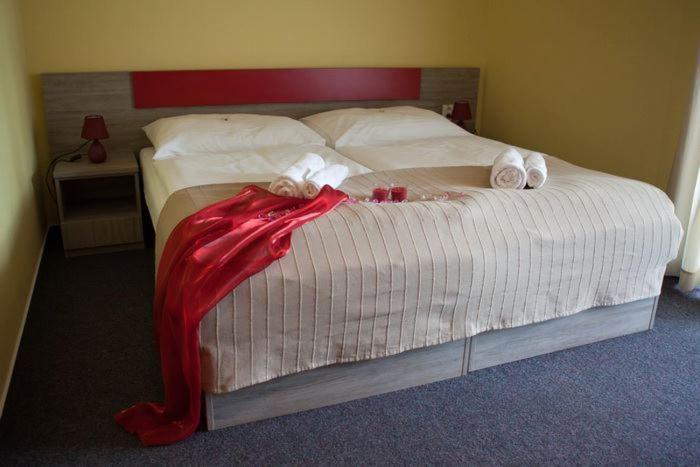 Liptovský Hrádok F - Team Hotel חדר תמונה